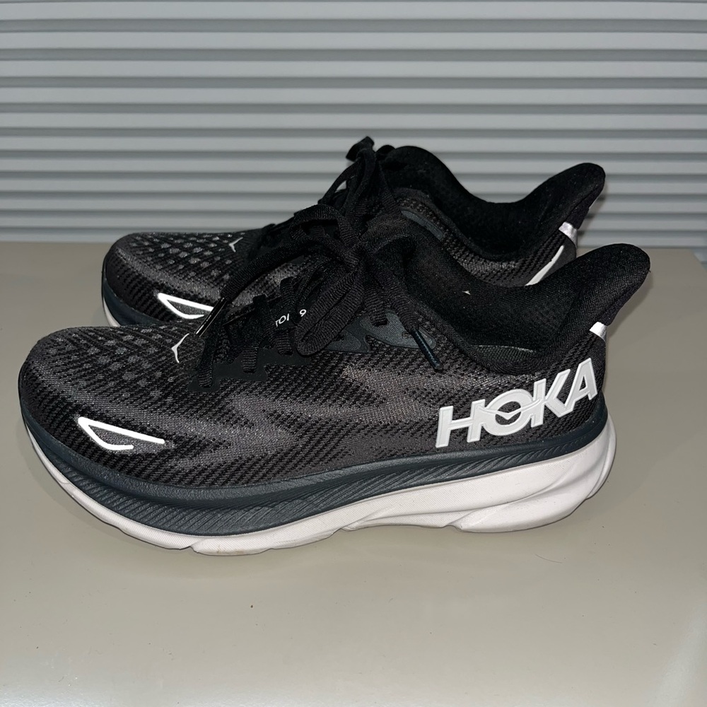 Women’s Clifton 9 Hoka, black